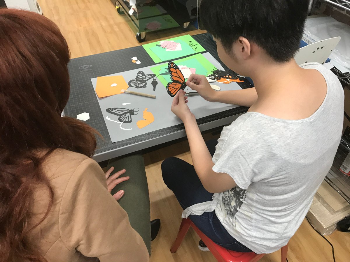 lovepop's tweet image. .@AlieWard got the grand tour of our whole HQ but we almost lost her in the card library. 😬💌#InnovationNation #CBSDreamTeam @MoRocca #ItsEpic