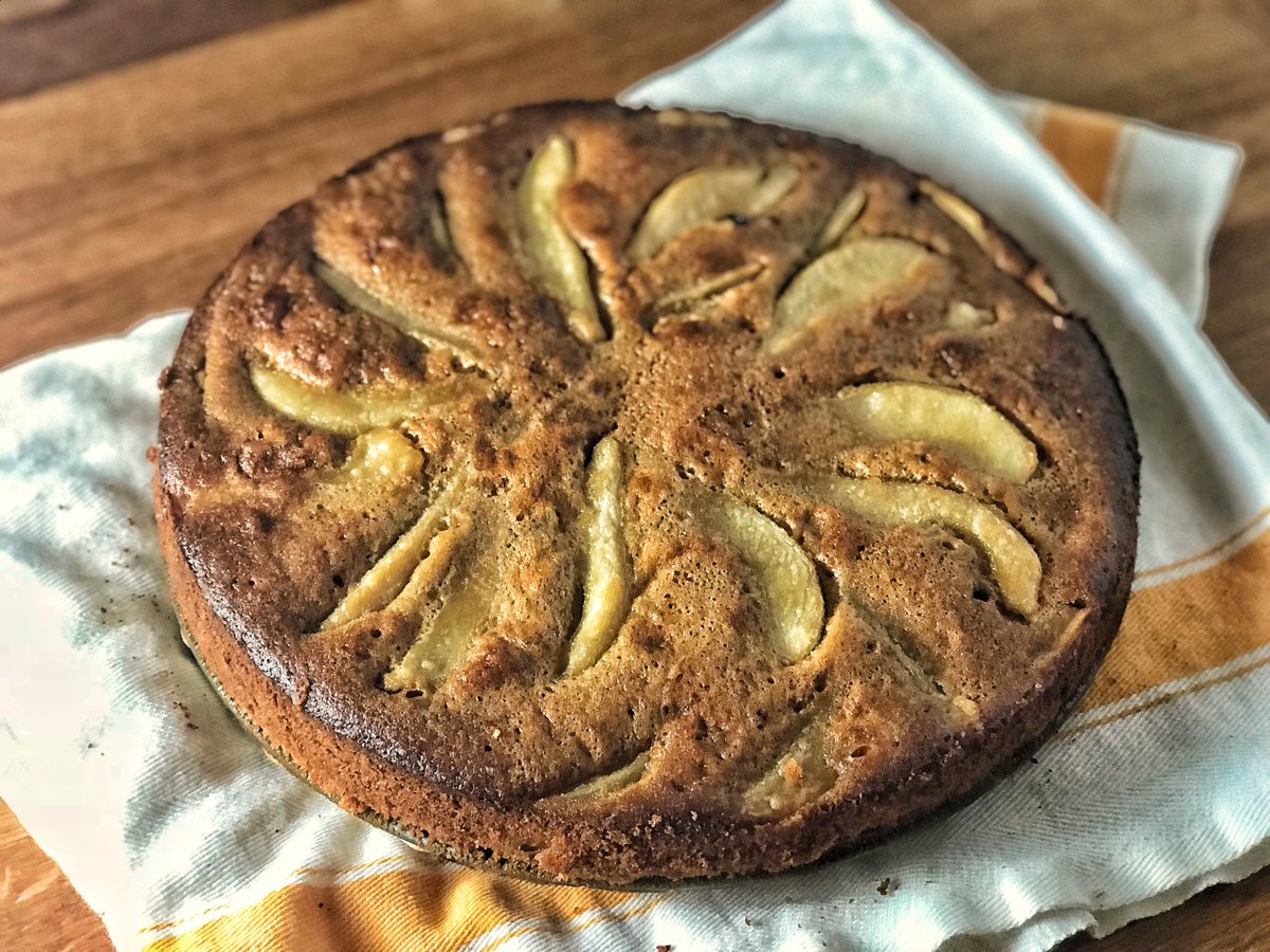 Good ole French Pear Cake. craftlog.com/us/cooking/fre… #cake #circulardesign