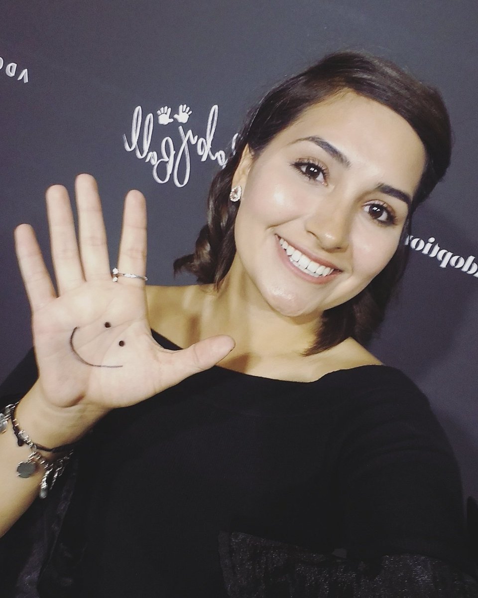 bethparis27's tweet photo. Family is not just an important thing, it is EVERYTHING #worldadoptionday #belove #helpchangelives https://t.co/SEDHnjycSH
