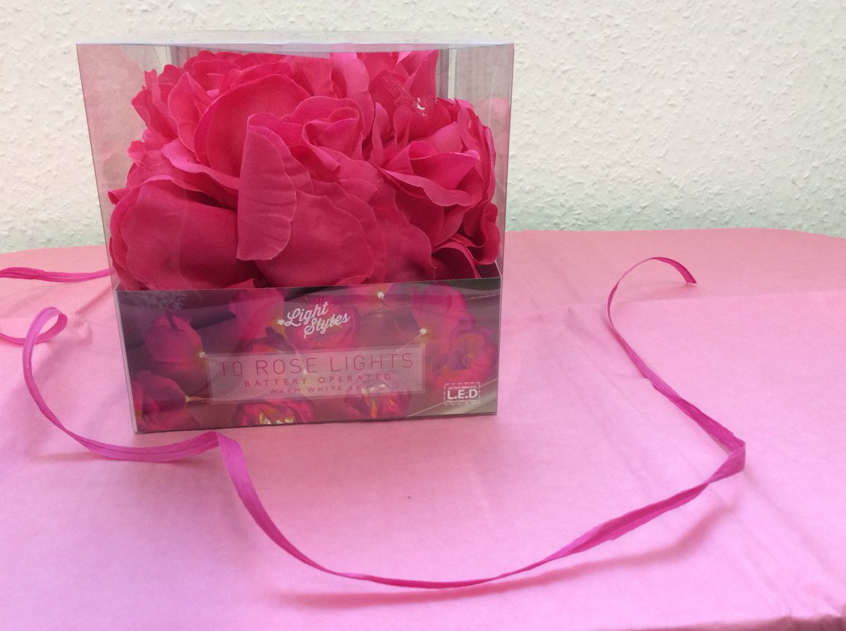 TableDeBonbons's tweet photo. #ThursdayThoughts โDid you know we offer a gift wrapping service for all our giftsโ? #prewrapped #gifts #stressfree. All you need to do is tell us the theme or colour and we do the rest. Posted throughout UK https://t.co/EWHZnQYLcC