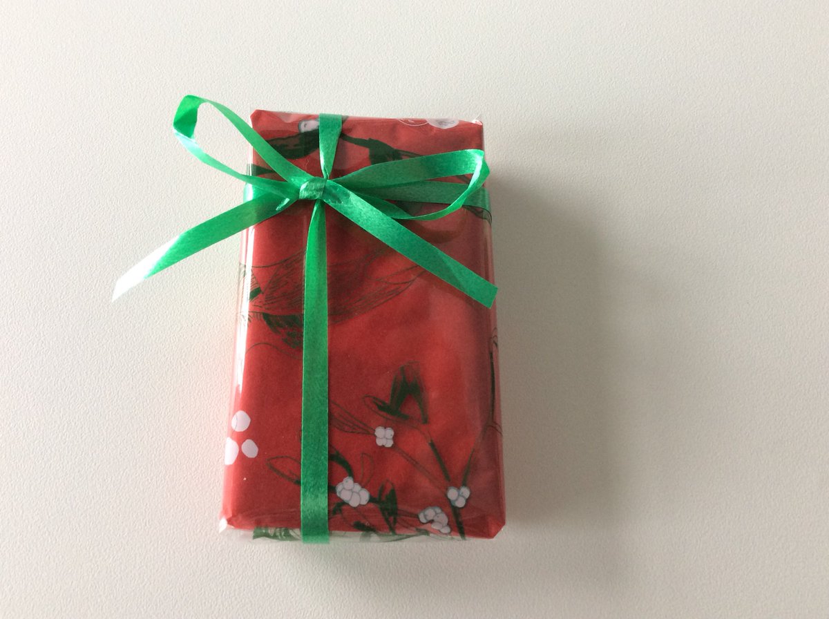 TableDeBonbons's tweet photo. #ThursdayThoughts โDid you know we offer a gift wrapping service for all our giftsโ? #prewrapped #gifts #stressfree. All you need to do is tell us the theme or colour and we do the rest. Posted throughout UK https://t.co/EWHZnQYLcC