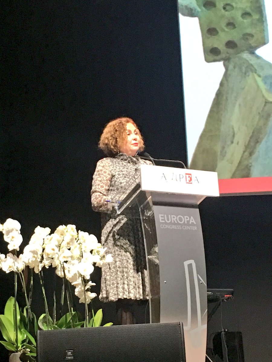 Premio Mujer y economía social a <a href="/BpwSpain/">BPW Spain</a> recoge <a href="/MJ_Mainar/">Mª José Mainar</a> Presidenta @BPWI #liderazgofemenino La mejor asociación de mujeres empresarias