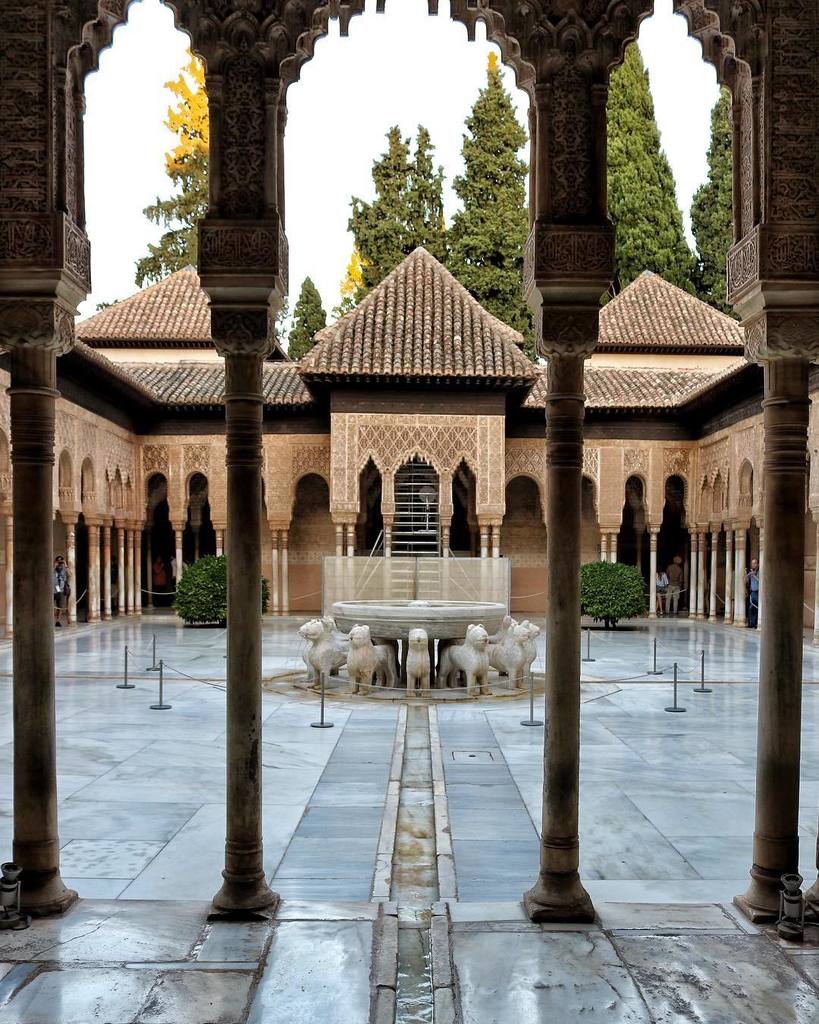 MavenontheMove's tweet photo. The Alhambra complex is a sight unlike any other. Book your tickets well in advance and enjoy exploring these magn… https://t.co/Fo38Phj158 https://t.co/5cejngTTs3