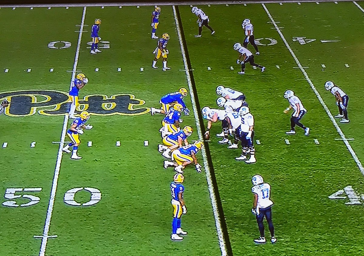 darrenrovell's tweet photo. Pitt trotting out the best retros in college football once again tonight. https://t.co/XzTVrwaJ40
