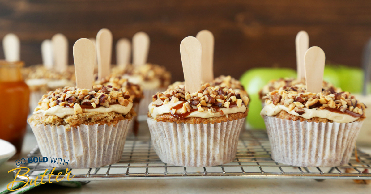 BoldWithButter's tweet photo. Like your favorite candy, but in a cupcake. https://t.co/ZjTIOnVtSt https://t.co/GwyG6Yin2S