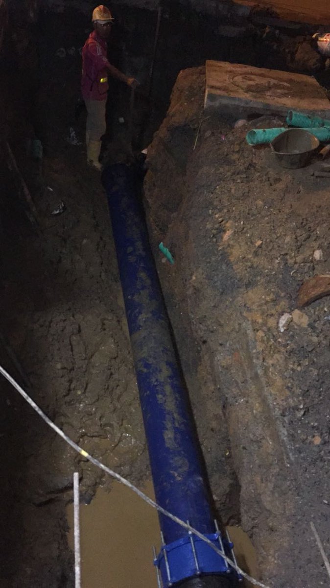 aguasmzl's tweet photo. #MásOportunidades A esta hora finalizamos empalme en uno de los puntos en sector del Intercambiador Vial La Carola, todo gracias a nuestros héroes de overol azul. https://t.co/LgaUodI1do