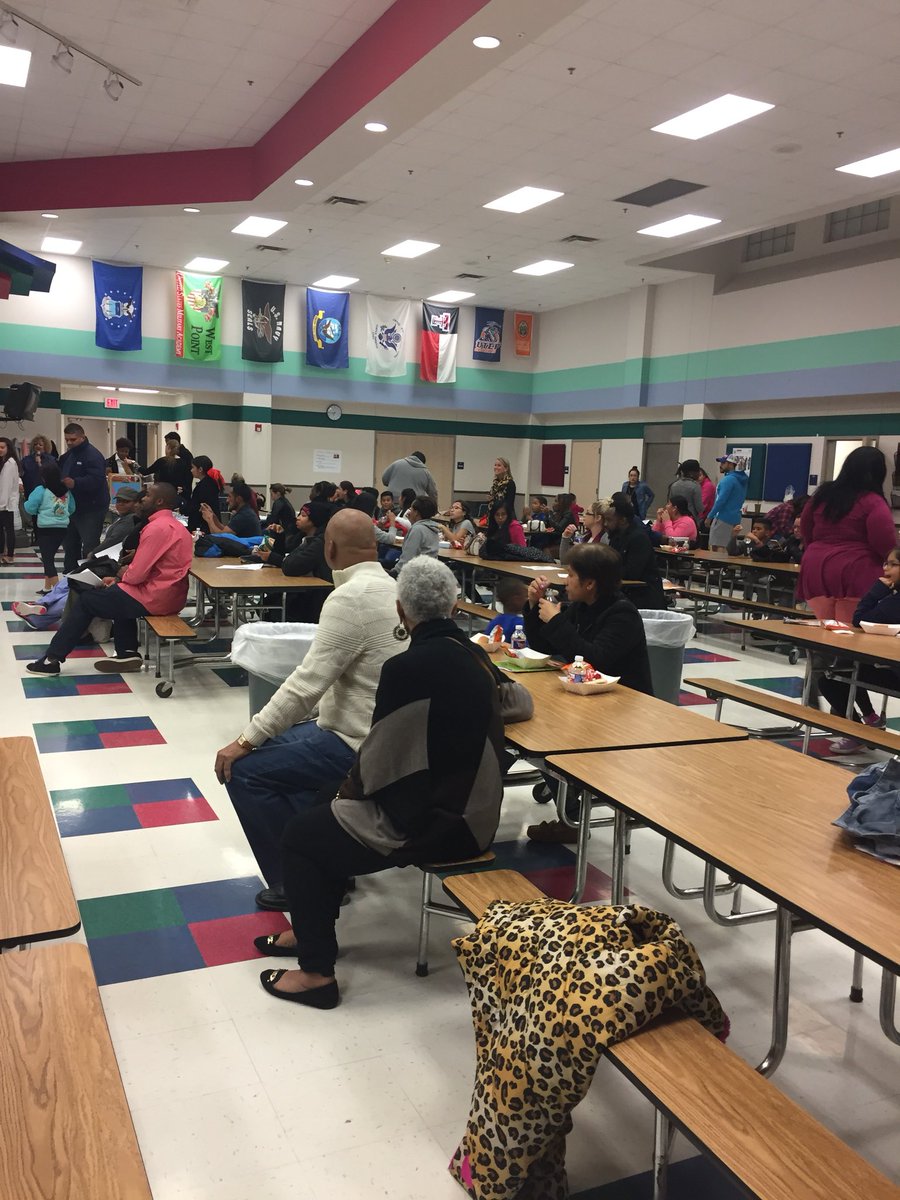 eyeonliteracy's tweet image. STAAR NIGHT brings out parents for information and a salute to our veterans!! #mcwchallengeaccepted @McWhorterES #cfbisd