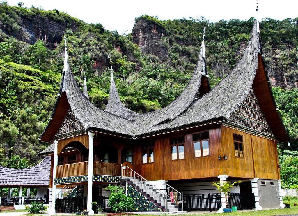 danielmarpaungg's tweet photo. Rumah gadang
#sumbar #westsumatera #JadiTerus #indonesia #janganlupabahagia #exploresumbar https://t.co/ZcIZBy2qq3 https://t.co/MYLqy934cV
