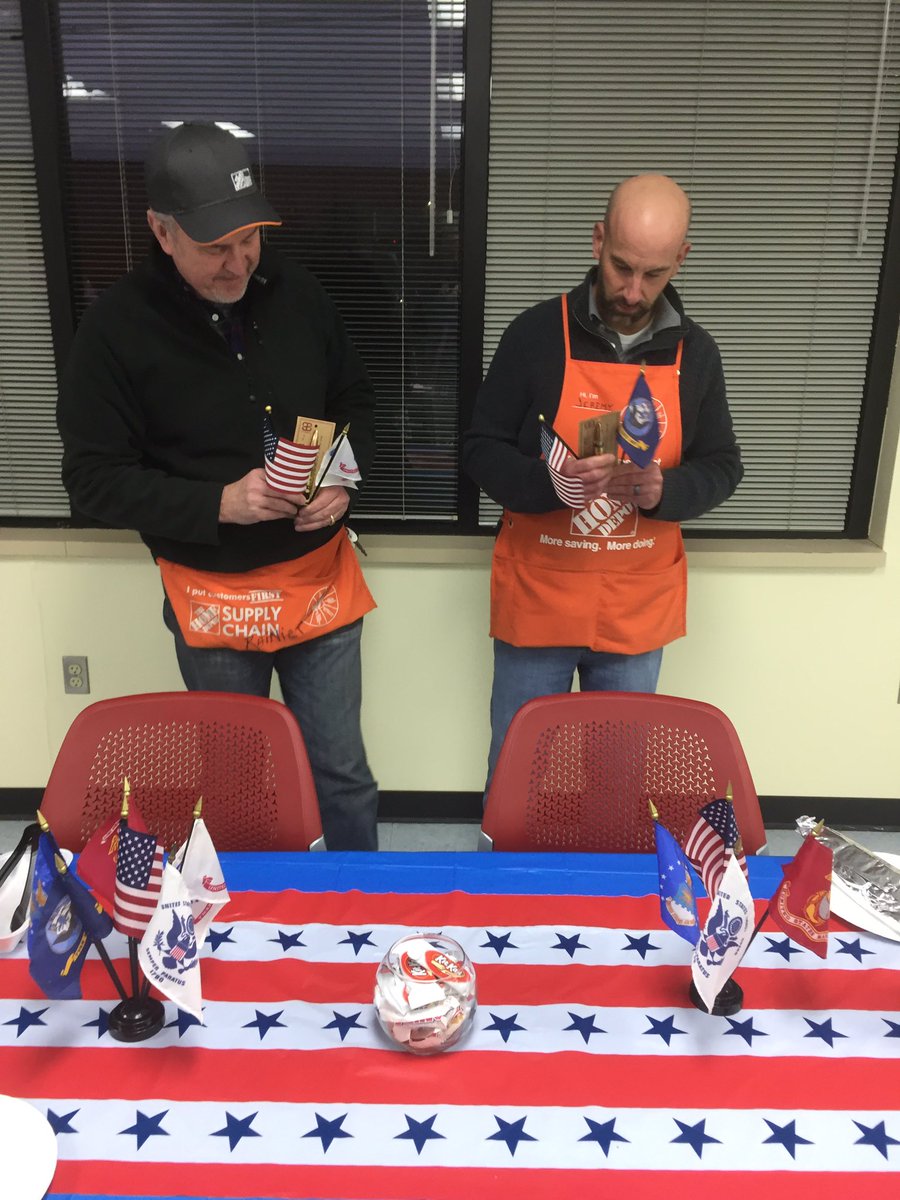 GRenzaglia's tweet photo. πΊπΈSDC 5362 kicking off #VeteransDay2017 by celebrating with Key 2 #doingmoreforveterans #TeamSCHR @THDJon_RHRM @CPrattTHD @eschoenTHD https://t.co/JhrhTPOf9R