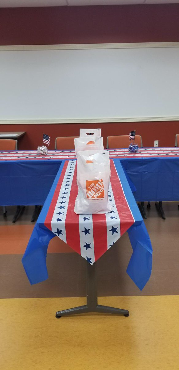 GRenzaglia's tweet photo. πΊπΈSDC 5362 kicking off #VeteransDay2017 by celebrating with Key 2 #doingmoreforveterans #TeamSCHR @THDJon_RHRM @CPrattTHD @eschoenTHD https://t.co/JhrhTPOf9R