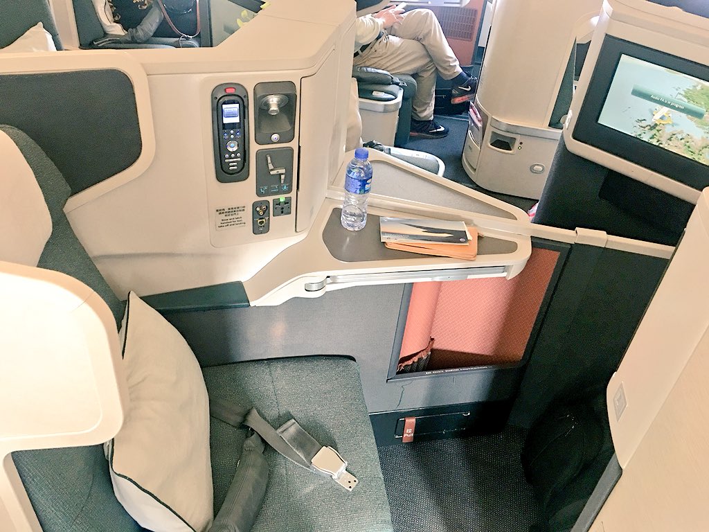 LeanneManas's tweet photo. Onward we go! Landed in Hong Kong ๐ญ๐ฐ - showered in @cathaypacific Lounge & back on board headed to Beijing! @CathayPacificZA #superiorclass https://t.co/R0IFHEkQDz