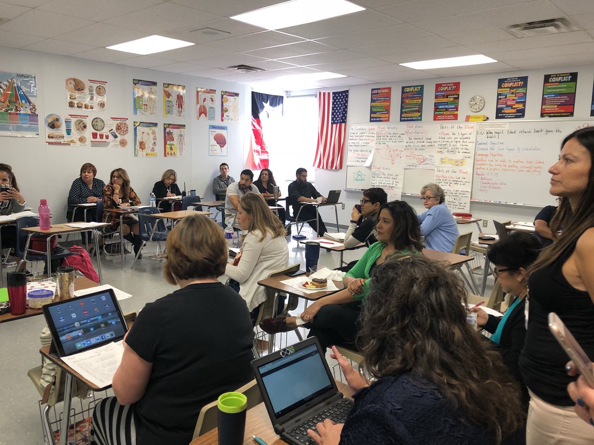 EMMS_avid_liz's tweet photo. EMMS teachers ready to learn more about AVID!!! Great job EMMS!!!! https://t.co/7yRrirpUPL