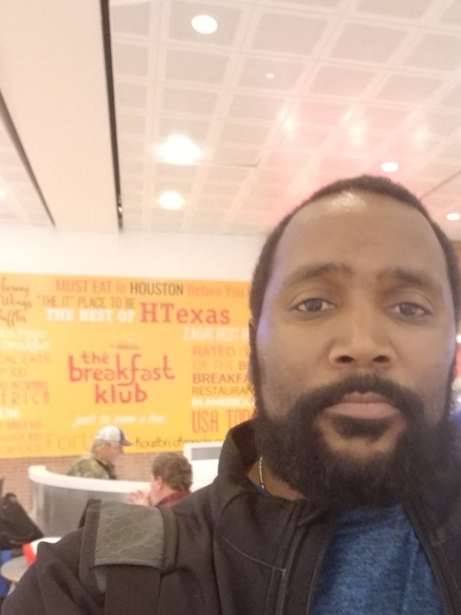 DariusCottrell's tweet photo. In #Houston completed #Leg2 of #Leg3 thank you again @spiritairlines #LasVegasflightcrew/#Dallasflightcrew you guys were #laidback and #cool. #DenvertoHouston next stop #HoustontoATL #HoustontoAtlanta #actorlife #TLBWY #DCWorld #Heisgreaterthanme #DariusCottrell https://t.co/xxs3Fq40uS