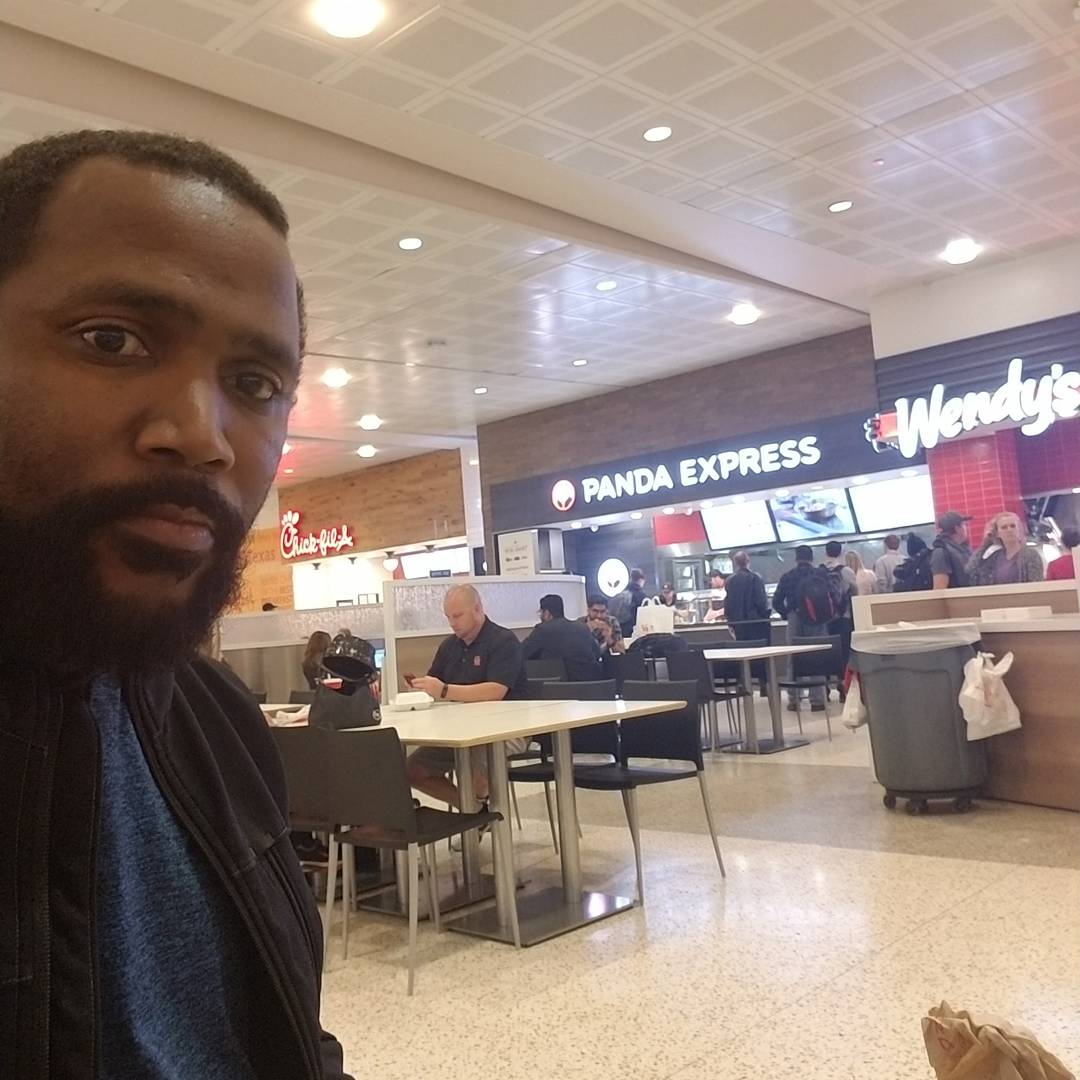 DariusCottrell's tweet photo. In #Houston completed #Leg2 of #Leg3 thank you again @spiritairlines #LasVegasflightcrew/#Dallasflightcrew you guys were #laidback and #cool. #DenvertoHouston next stop #HoustontoATL #HoustontoAtlanta #actorlife #TLBWY #DCWorld #Heisgreaterthanme #DariusCottrell https://t.co/xxs3Fq40uS