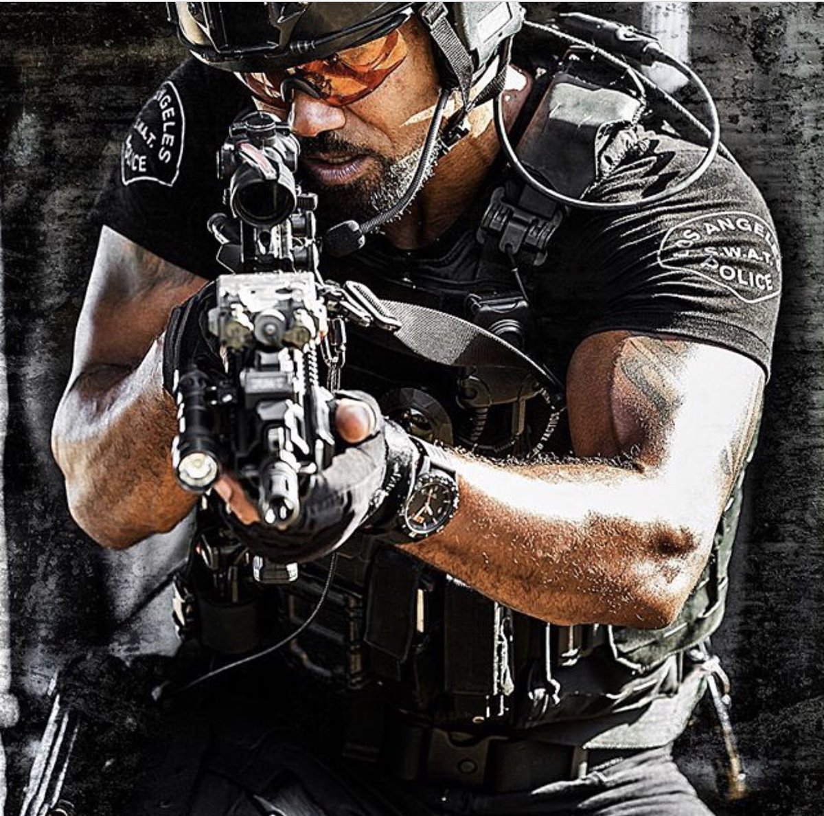 suze612's tweet photo. AS I ALWAYS say... he’s coming in HOT! @shemarmoore #locked and #loaded for tonight’s #episode #cochilla on @swatcbs 10 pm PST! Tune in! #retweet if you’ll be watching 😜👍🏼🎬🔥🔥🔥🔥🔥🎬🔥🔥🔥👍🏼 https://t.co/DYy6Xufi9h