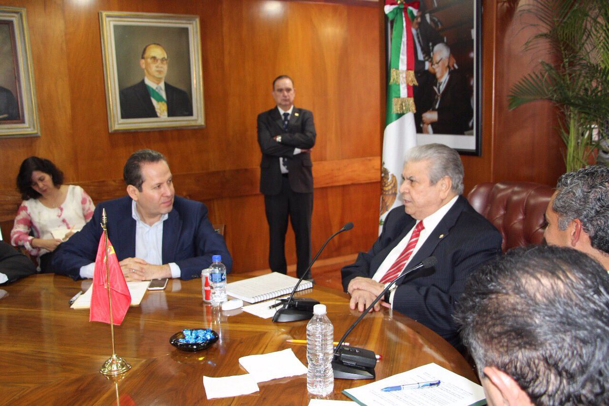 PRICDMX_'s tweet photo. El delegado @eruviel_avila se reunió con el Comité Ejecutivo de la @CTM_MX y con @EnriqueOchoaR. ¡Juntos recuperaremos la #CDMX en el 2018! https://t.co/bdWu9cgQYO