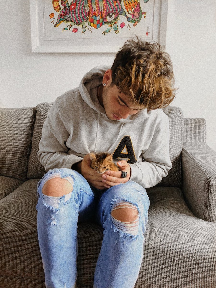 villalobossebas's tweet photo. Conozcan a Mia, la nueva chica de mi familia https://t.co/ooWJwHeyD2