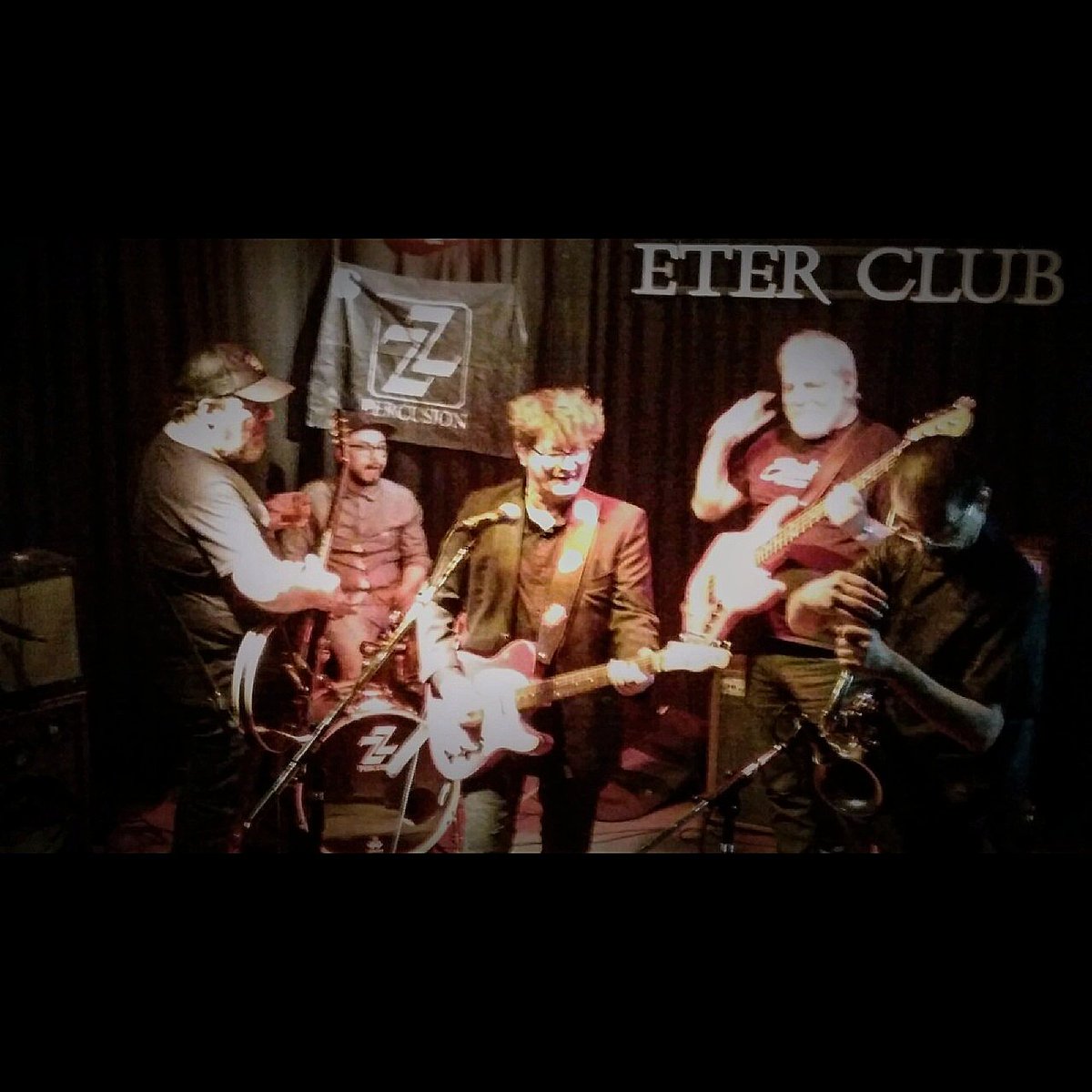 EterClubBar's tweet photo. #PipoCipolatti simplemente Eterno.
Ayer miércoles como siempre #martinluka y #alejandroyaques , coordinadores de la #bluesjamsession del Éter, reunieron a #giuseppepuopolo y #elrusobeiserman de @MemphisLaBluse con #Pipocipolatti para brindarnos este regalo, ¡mira! https://t.co/fm3Ae5Z3Us