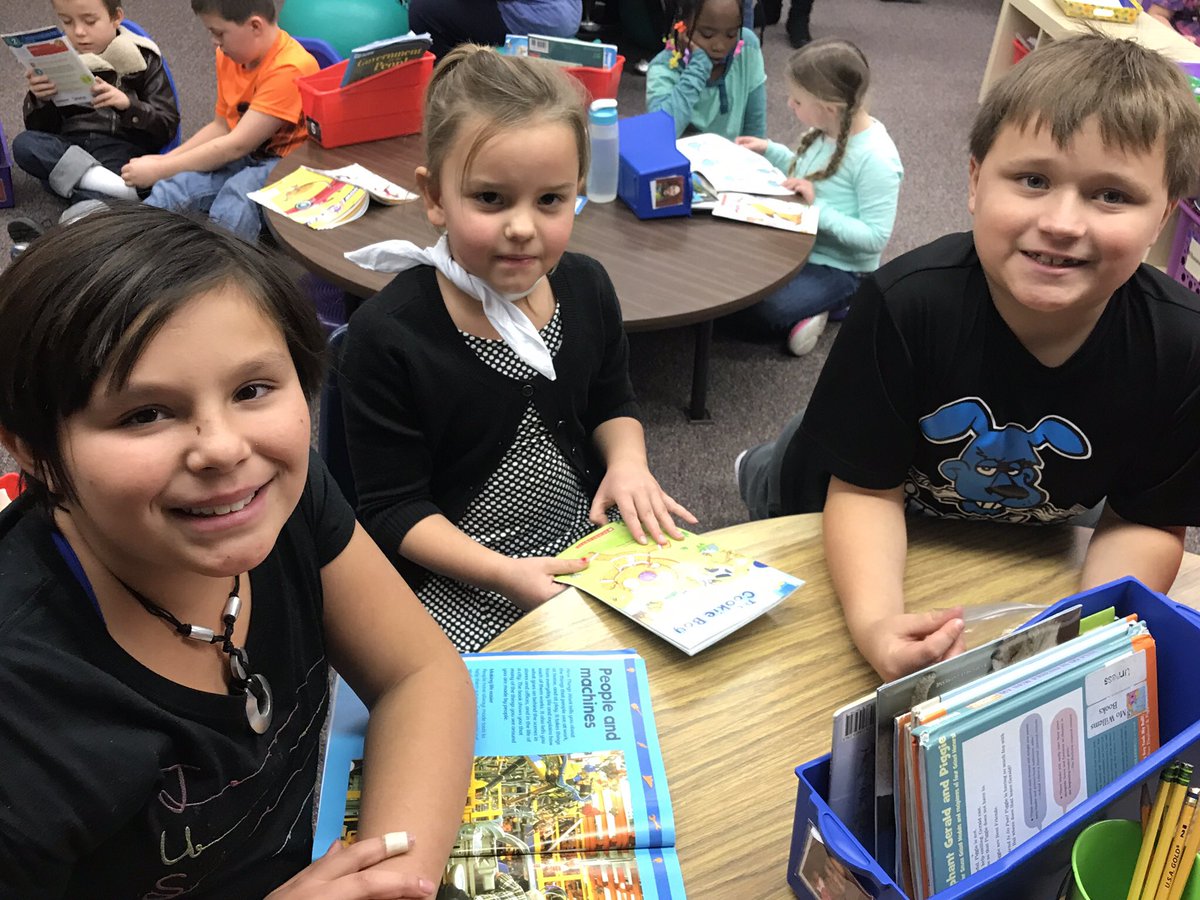 LA3rdHorntvedt's tweet photo. Ending out week with reading buddies in @MissUrnessClass! https://t.co/YFJxzfcQg5