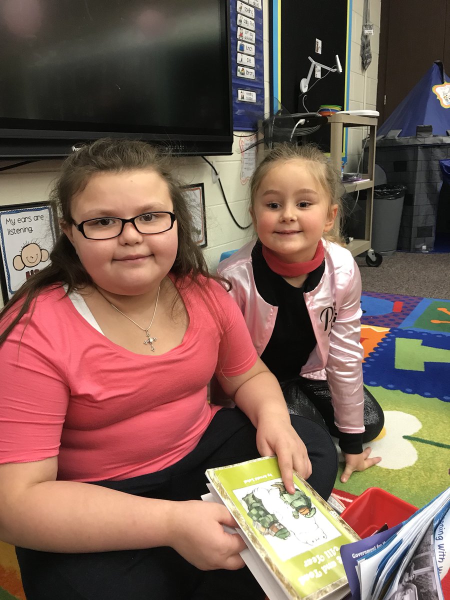 LA3rdHorntvedt's tweet photo. Ending out week with reading buddies in @MissUrnessClass! https://t.co/YFJxzfcQg5