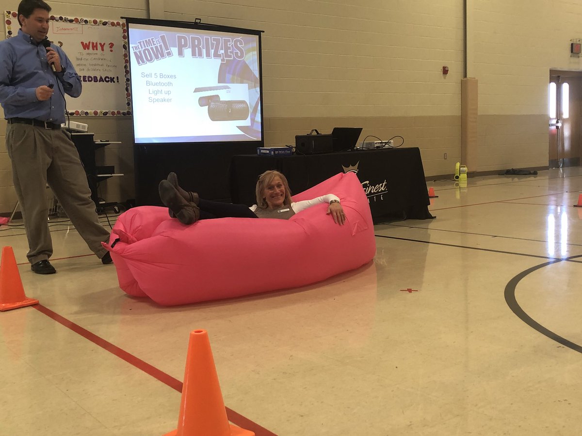 jmccormick74's tweet photo. @officialSPS @WilsonsCreekInt Principal Christy laying down on the job! #worldsfinestchocolate #inflatablecouch https://t.co/nWgvCZs2KW