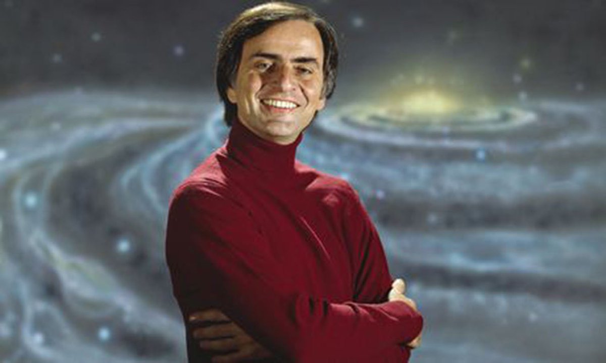 ASA_AC08's tweet photo. Seguimos con  los cumpleaños: ahora es el turno de Carl Sagan, el cual fue astrónomo, escritor y divulgador científico, es principalmente conocido por crear la serie cosmos: un viaje personal, la primera serie documental de divulgación científica. https://t.co/BoSxTaSfLo