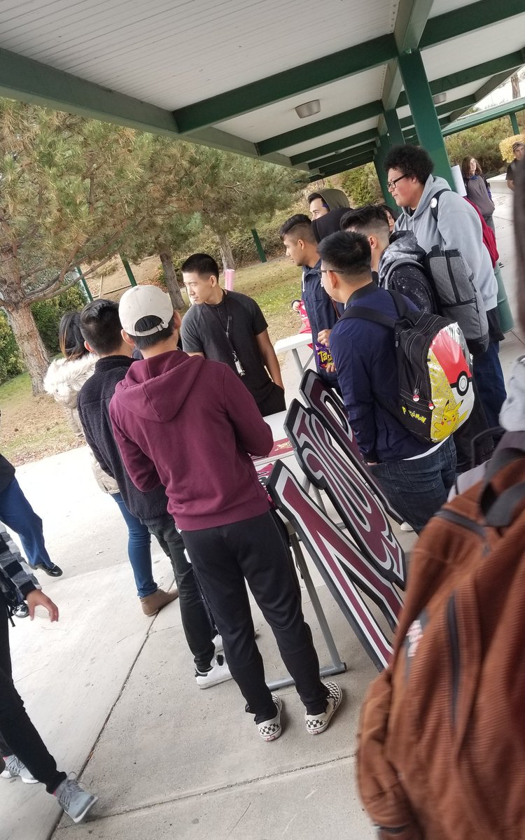 GEARUPUNR's tweet photo. Great Club Fair today at Hug HS, in celebration of College &amp; Career Week!! #GEARUPWorks @GEARUPNV @edpartnerships https://t.co/CMbpr2vXHQ