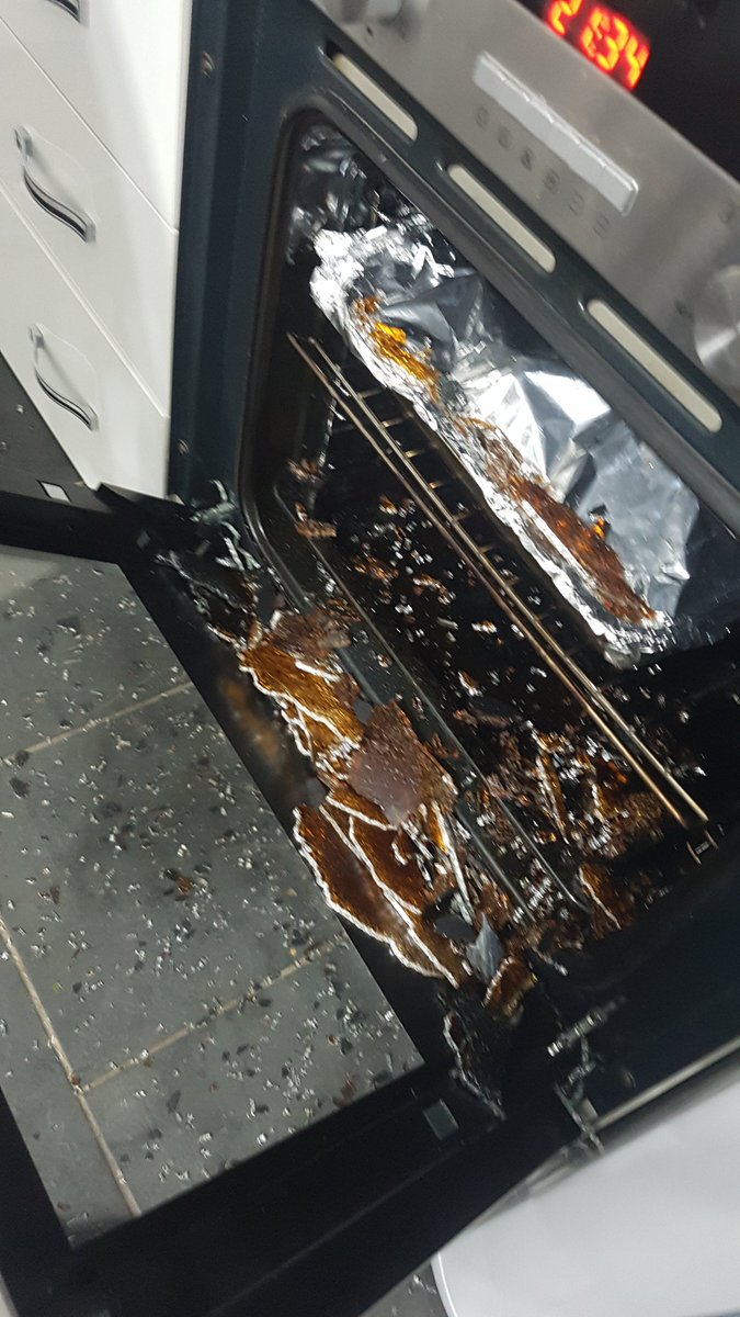 Chloetbingham's tweet photo. 1) What I've learnt today: always be weary when cooking a roast in the oven as the door might just explode on you:see below. 2) Do not wear thermals under my clothes to the #srccouncilmeeting because I will boil 3)Arrive at the GUU at 05:00 next year to join the #DaftFriday queue https://t.co/WpTyru7f9D