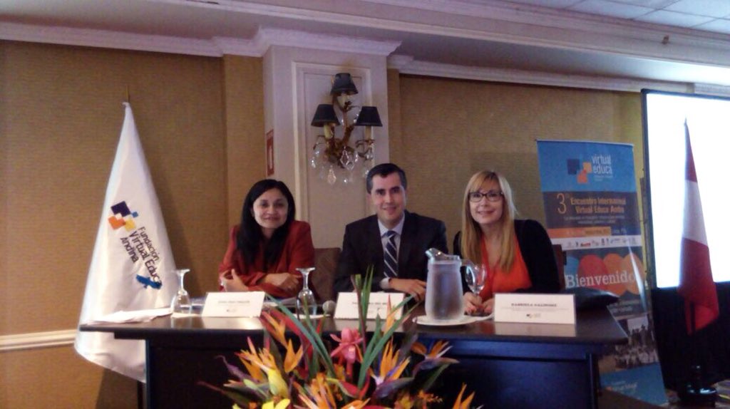 gabygalindez's tweet photo. #VirtualEducaAndina Compartiendo panel con @pneira y @elisafelisa https://t.co/AiKry4cR6K