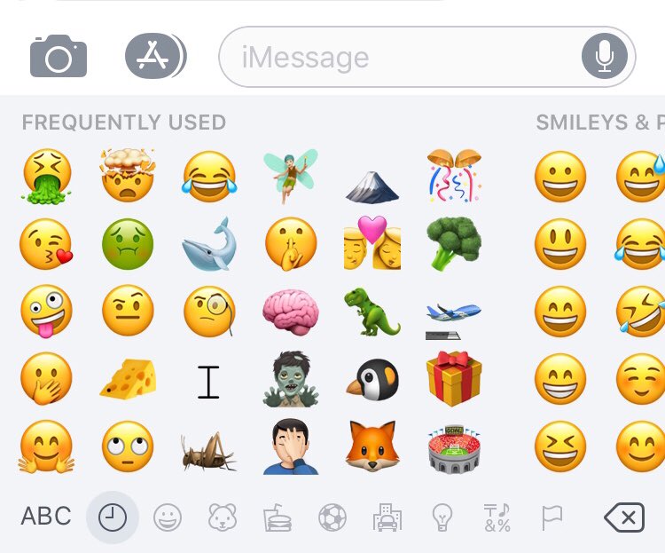drewbuffkin's tweet photo. I️ found iPhones missing I️. It’s an emoji now. #iphoneglitch https://t.co/E1848DnQpH