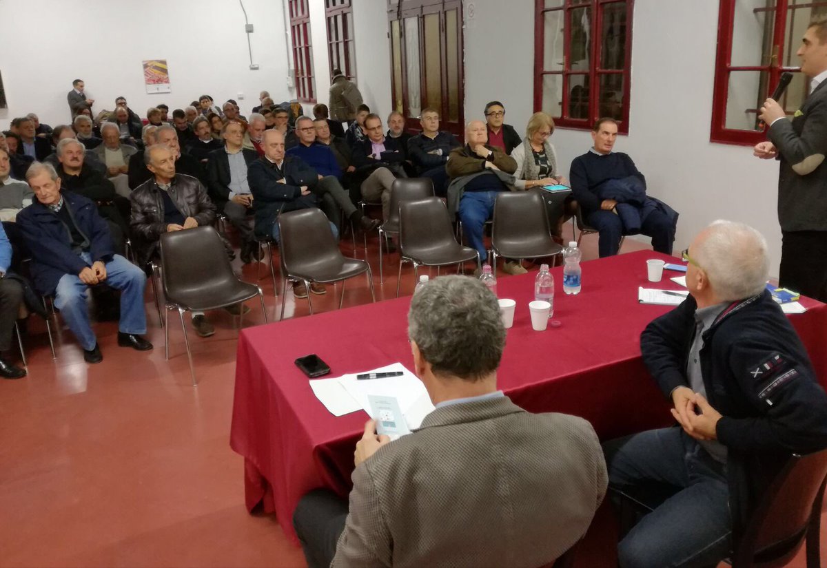 ilfiume's tweet photo. Il giornalista Fulvio Mattioni dialoga con Sergio Bolzonello presso la nostra sede, durante la presentazione del suo ultimo libro: RILANCIAFRIULI. https://t.co/hVzrfMBPtL