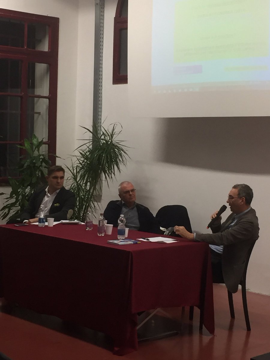 ilfiume's tweet photo. Il giornalista Fulvio Mattioni dialoga con Sergio Bolzonello presso la nostra sede, durante la presentazione del suo ultimo libro: RILANCIAFRIULI. https://t.co/hVzrfMBPtL