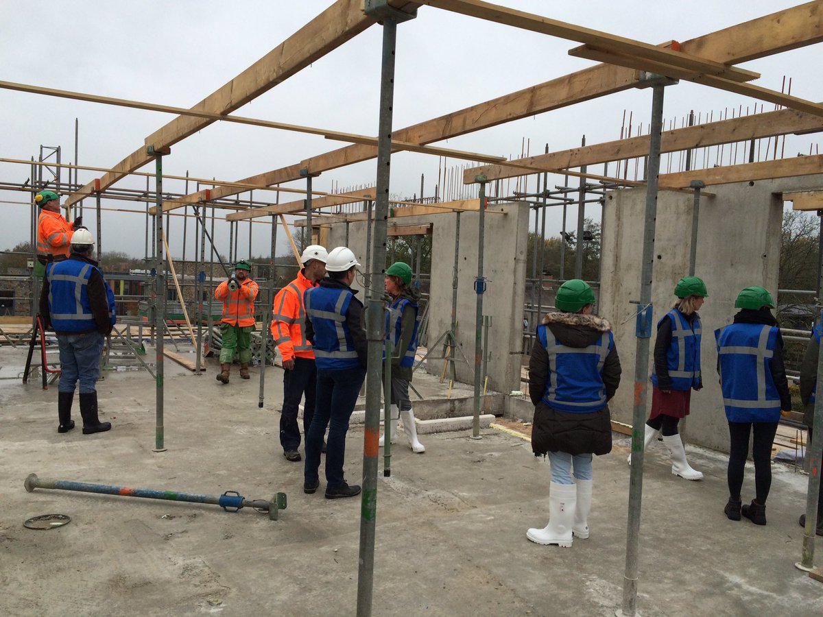 Vandaag een aantal medewerkers van <a href="/fundisnetwerk/">Fundis</a> rondgeleid in haar toekomstige vestiging aan Zalkerbos in <a href="/gemZoetermeer/">Gemeente Zoetermeer</a>. Project van <a href="/DeGoedeWoning/">De Goede Woning</a>, <a href="/InboCom/">InboCom</a> en @BAMWonen. Nog een paar weken en dan zijn onze mannen klaar met de ruwbouw.