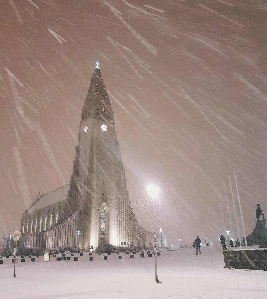 IheartReykjavik's tweet photo. First snow of the winter here in Reykjavík tonight. It's wet but oh so pretty! 🌨️❄️🌨️❄️🌨️ #helloreykjavik #iceland… https://t.co/ZPIM0oj0B7 https://t.co/5J5UcSzdXc