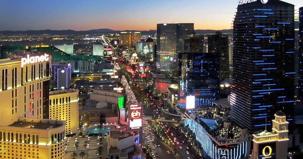 33RedSoxGirl's tweet photo. #ZipLine #LasVegas #TheLINQPromenade #TheLINQHotelandCasino #Travel https://t.co/4HcEVW6t0O https://t.co/blrEgjFaDw