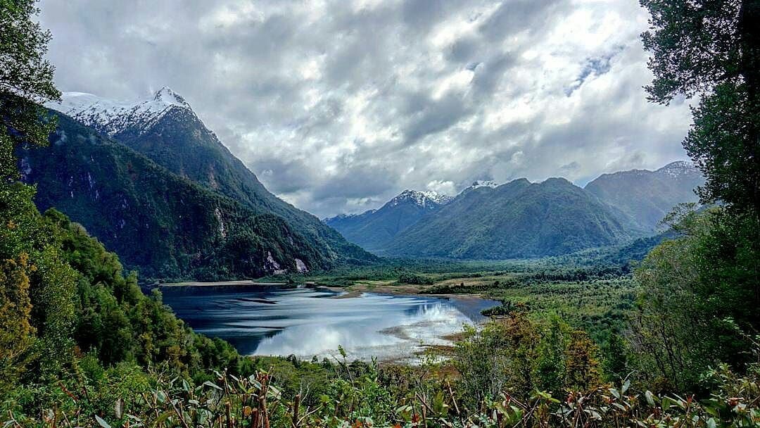 ca_austral's tweet photo. Te presentamos una preciosa imagen de Laguna Negra en #ParquePumalin. Repost @gabosoublette 

+info: https://t.co/Yxw3uByxaV https://t.co/RYeMgT4U16