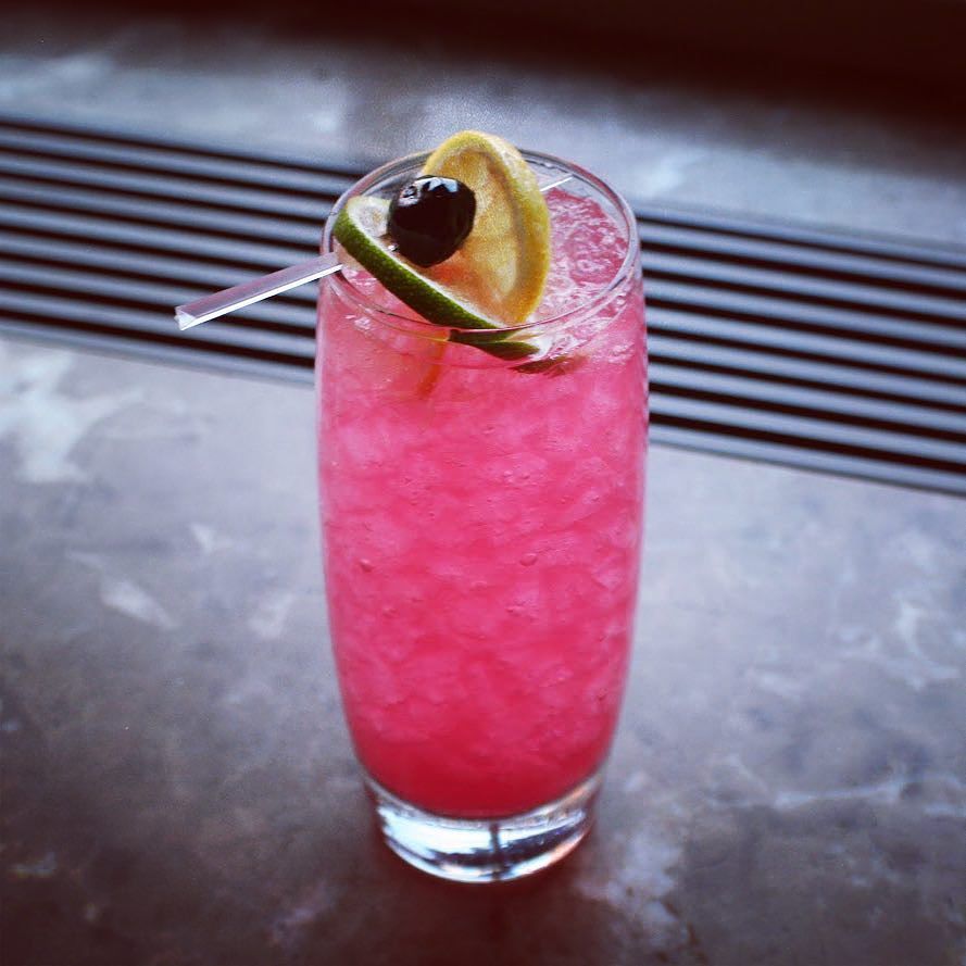 ClockBarSF's tweet image. The Run-By Fruiting scene from Mrs. Doubtfire is unforgettable.  Our drink inspired by that moment is equally ligh… ift.tt/2Ap6QWg