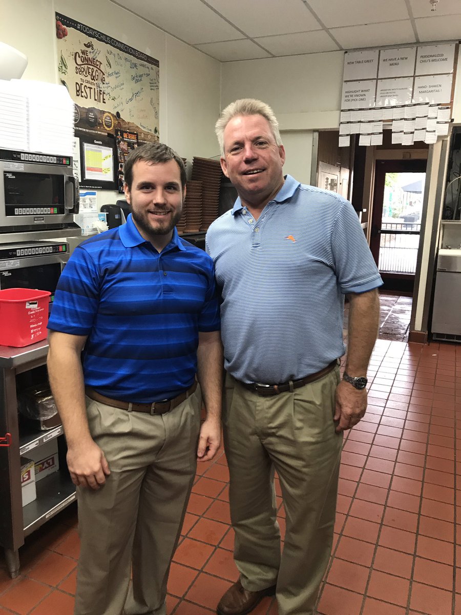 MSpinger's tweet photo. First Day with New CSL Branden Dearth at Dale Mabry! Great addition to the team! #chilislove @ChilisJobs @mdemaio12 https://t.co/jjht2lxfXK