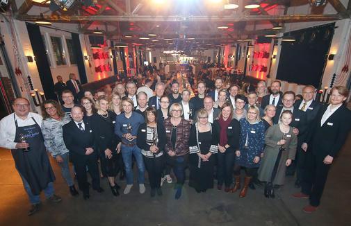 kn_online's tweet photo. #ServiceAward: Hier ist der Kieler Kunde König https://t.co/ivutojN1Ob https://t.co/bE8QOJLJmx