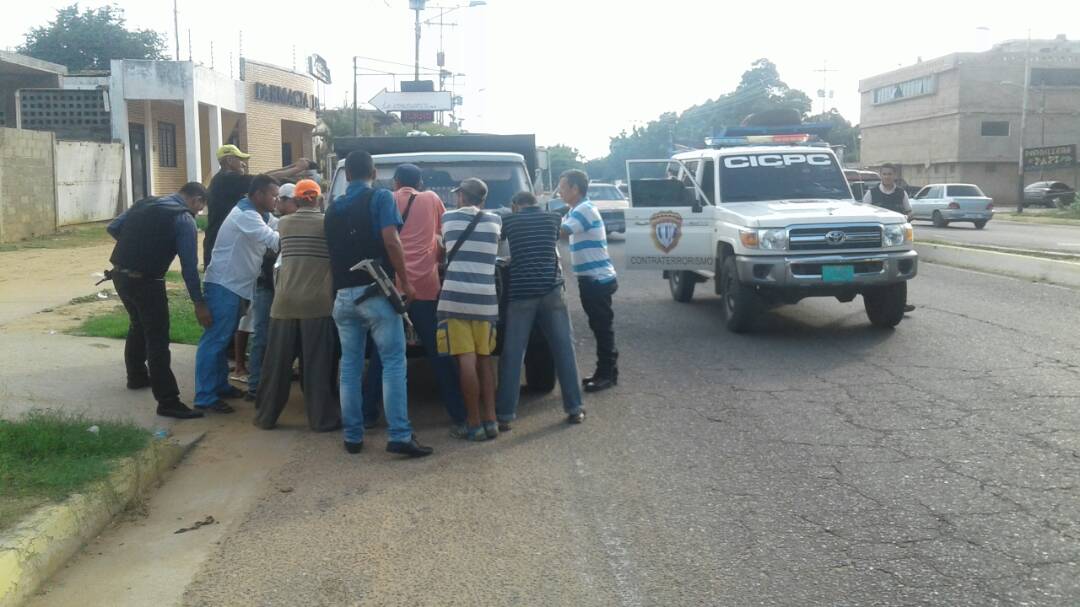 #CICPCZULIA  Funcionarios realizan operativo en diferentes sectores del Municipio Miranda para brindar seguridad a la ciudadanía <a href="/dgonzalezf13/">C/J Douglas Gonzalez</a> <a href="/HendrickGonza12/">Hendrick Gonzalez</a> <a href="/DouglasRicoVzla/">Douglas Rico</a>