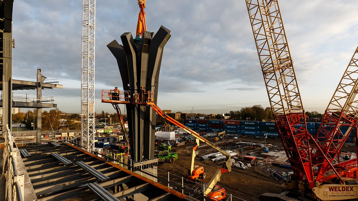 SpursOfficial's tweet photo. Our iconic single-tier South Stand continues to take shape, with the 262 tonne supporting 'trees' now being assembled on site. 🔩 🏟️

Find out more -  https://t.co/ExMBA5KtFr

#SpursNewStadium https://t.co/q0D7MV3s5w