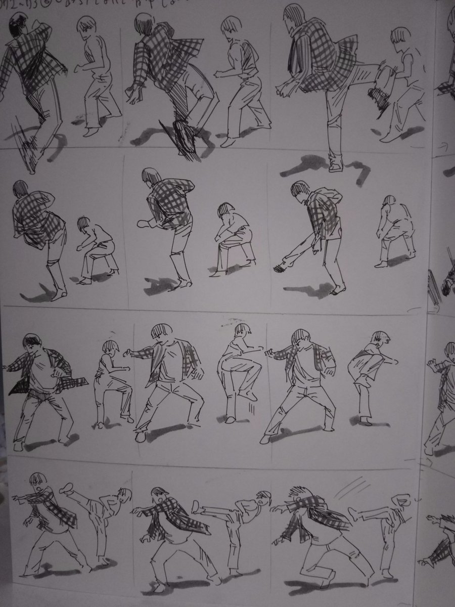 やすり ポーズ集 模写 アクション 回し蹴りを避けて背中を蹴る