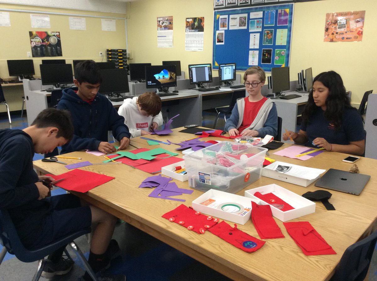 <a href="/mousecalifornia/">Mouse_California</a> students at <a href="/McPhersonMagnet/">McPherson Magnet</a> work on their craft and engineering skills using <a href="/mouse_org/">Mouse | Tech with Purpose</a>'s new Sewable Tech Course!