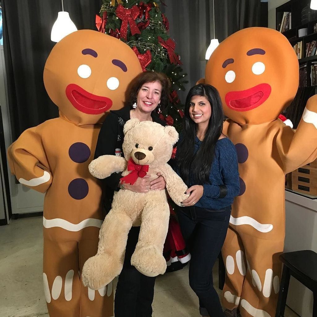 iyaletown's tweet photo. We're getting ready for CandyTown with @soniasid! Come and meet our Gingerbreads on November 25 🎄#CandyTown2017 https://t.co/uPuFyBNMen https://t.co/SAAPwhTcro