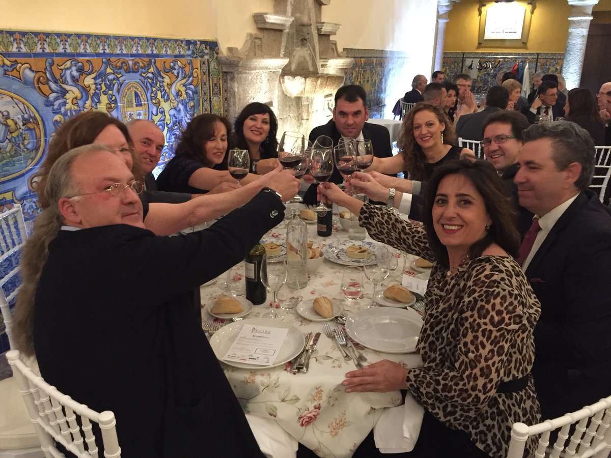 CocinayVino's tweet photo. Parte del Jurado y participantes. del II encuentro iberoamericano de espumosos #ecibe #merida 2017 https://t.co/3uEktFiOR8