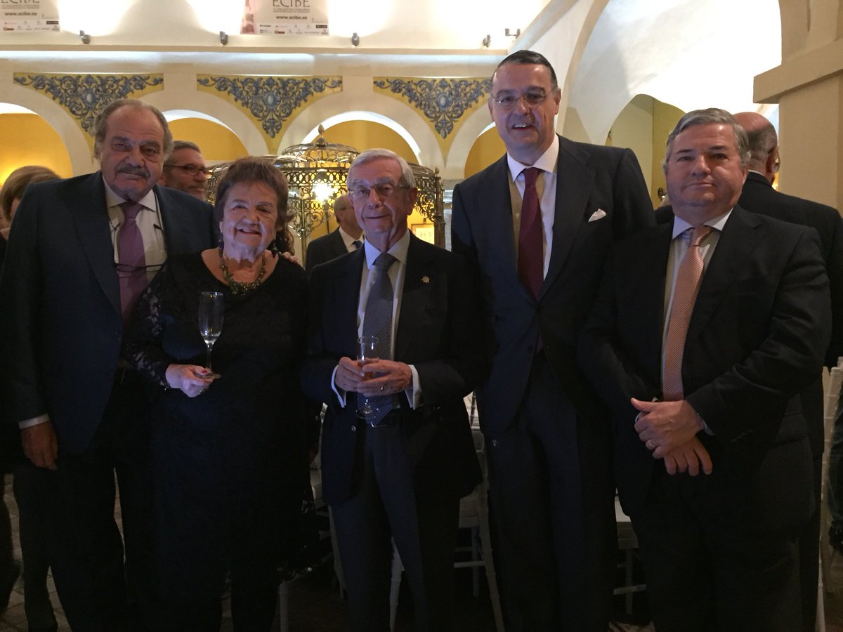 CocinayVino's tweet photo. Parte del Jurado y participantes. del II encuentro iberoamericano de espumosos #ecibe #merida 2017 https://t.co/3uEktFiOR8