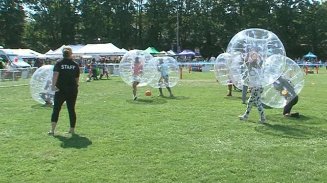 SeattleChannel's tweet photo. The art of change & power of play on #CityStream. @Seattle_Housing YAMS (Yesler ARTS Mobile Studio) in #YeslerTerrace. @SeattleParks #BigDayofPlay inspires. Plus host @tony_ventrella in a "pickle."
https://t.co/5MnMTGHDMp https://t.co/CgFOuwiDxG