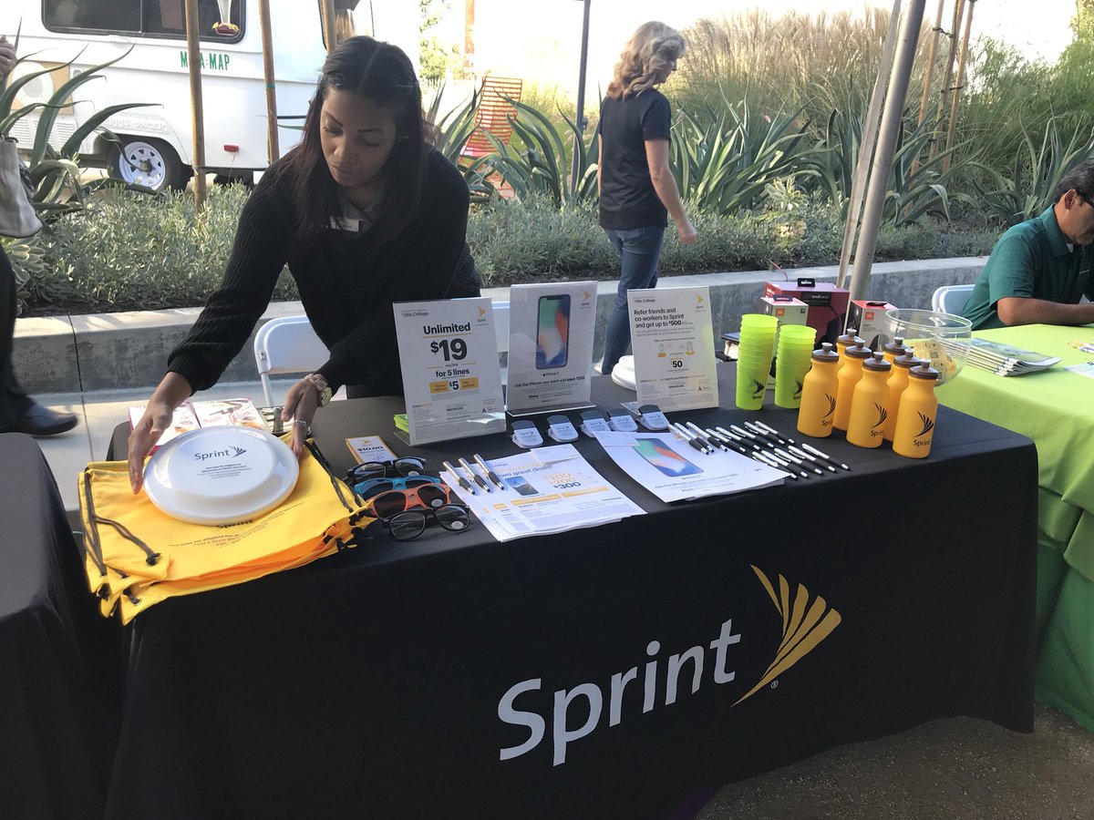 SPRINT setting up tables and freebies, if you miss the event come at 8808 S Sepulveda Blvd. Los Angeles Ca 90045. For Red Carpet Customer Service!! #Sprint