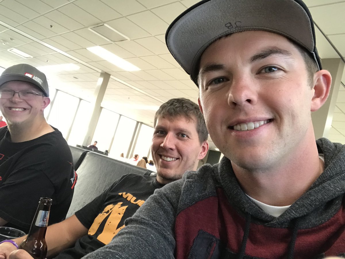JamieBall4W's tweet photo. Next Stop: Yuma, AZ @LucasOilASCS @CocopahSpeedway ! #bestfriends #makingmemories #ascsracing #joshturns22 #airplanes #missingcaleb #racing https://t.co/MxupI7no6d