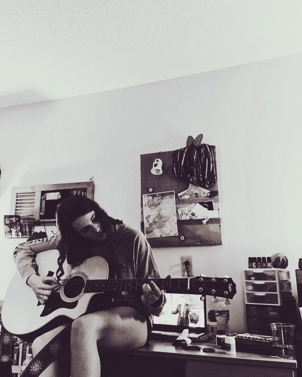 EllieGreenMusic's tweet photo. Come out to the R coffee house in Wichita and support the musicians and poets! I'll be preforming and there will be good food and coffee.🌞 https://t.co/dMAfqqTXjs